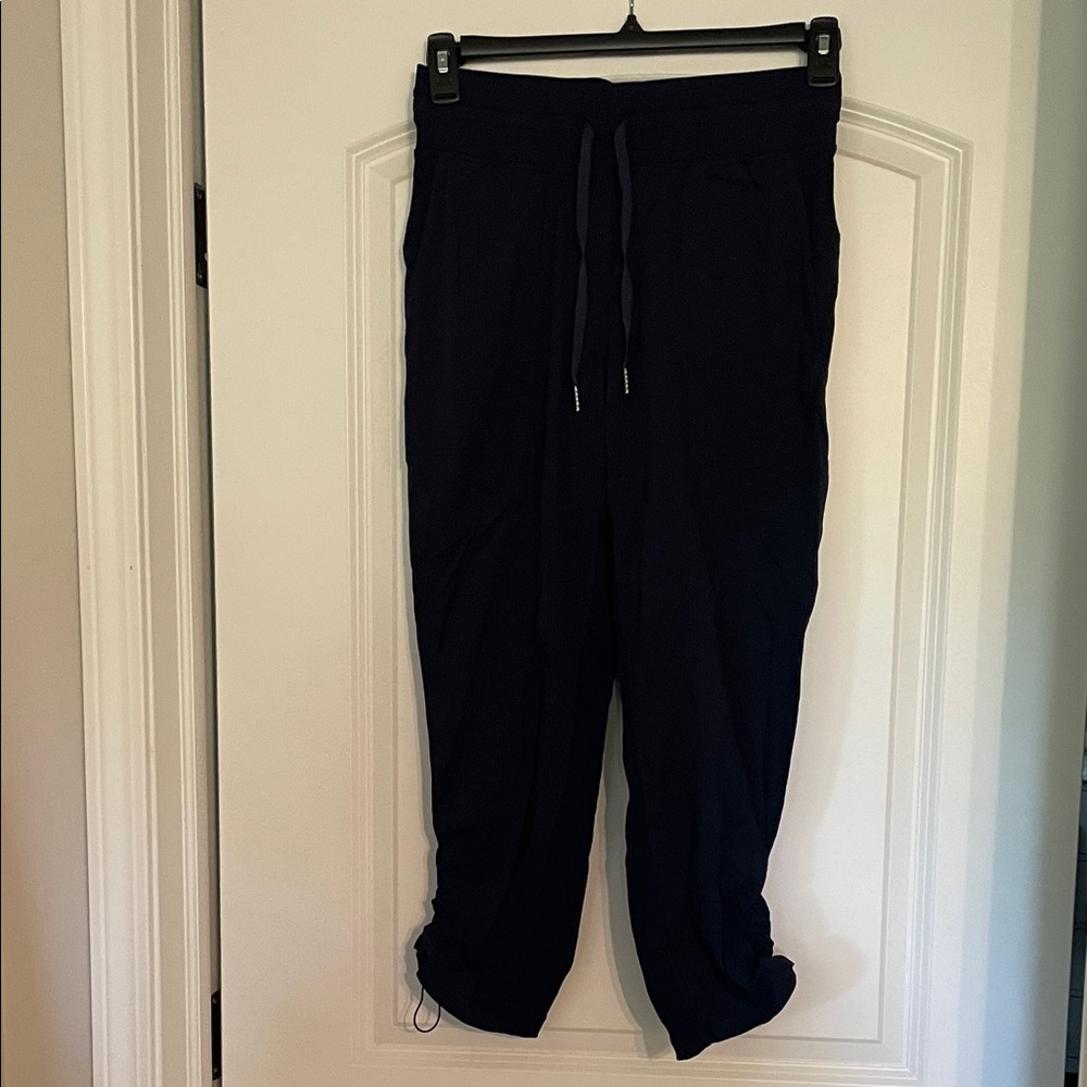 Lulu lemon Mid-Rise Cropped Pant